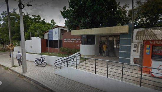 Ladrão se passa por aluno para anunciar assalto durante chamada Mundo Bizarro